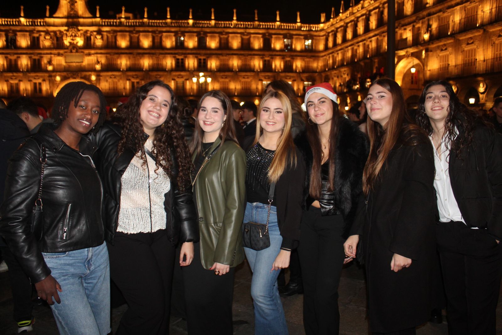 Miles de personas disfrutan de las campanadas y la fiesta del Fin de Año Universitario