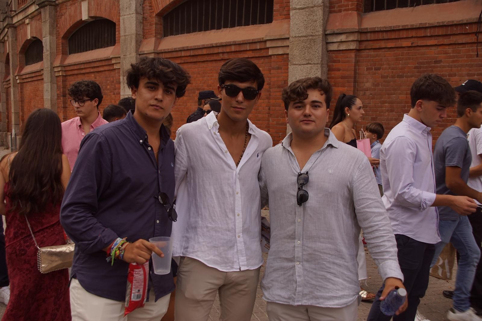 Gran ambiente en La Glorieta para la tarde de toros de Morante de la Puebla, Ismael Martín y Marco Pérez