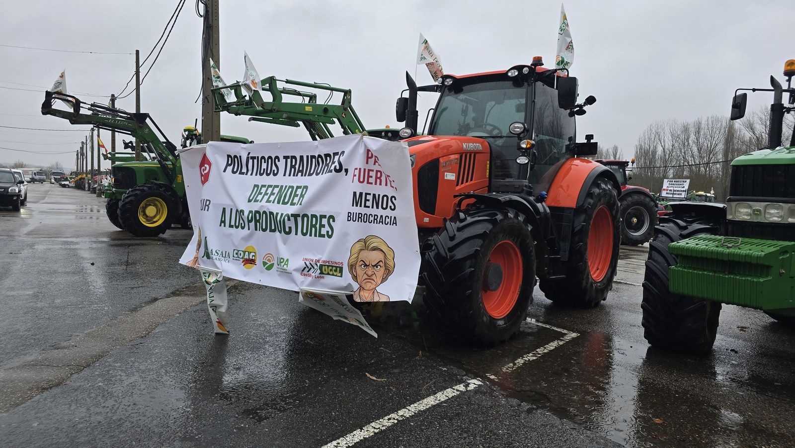 En imágenes la marcha con tractores y vehículos de campo en Salamanca en protesta contra Mercosur