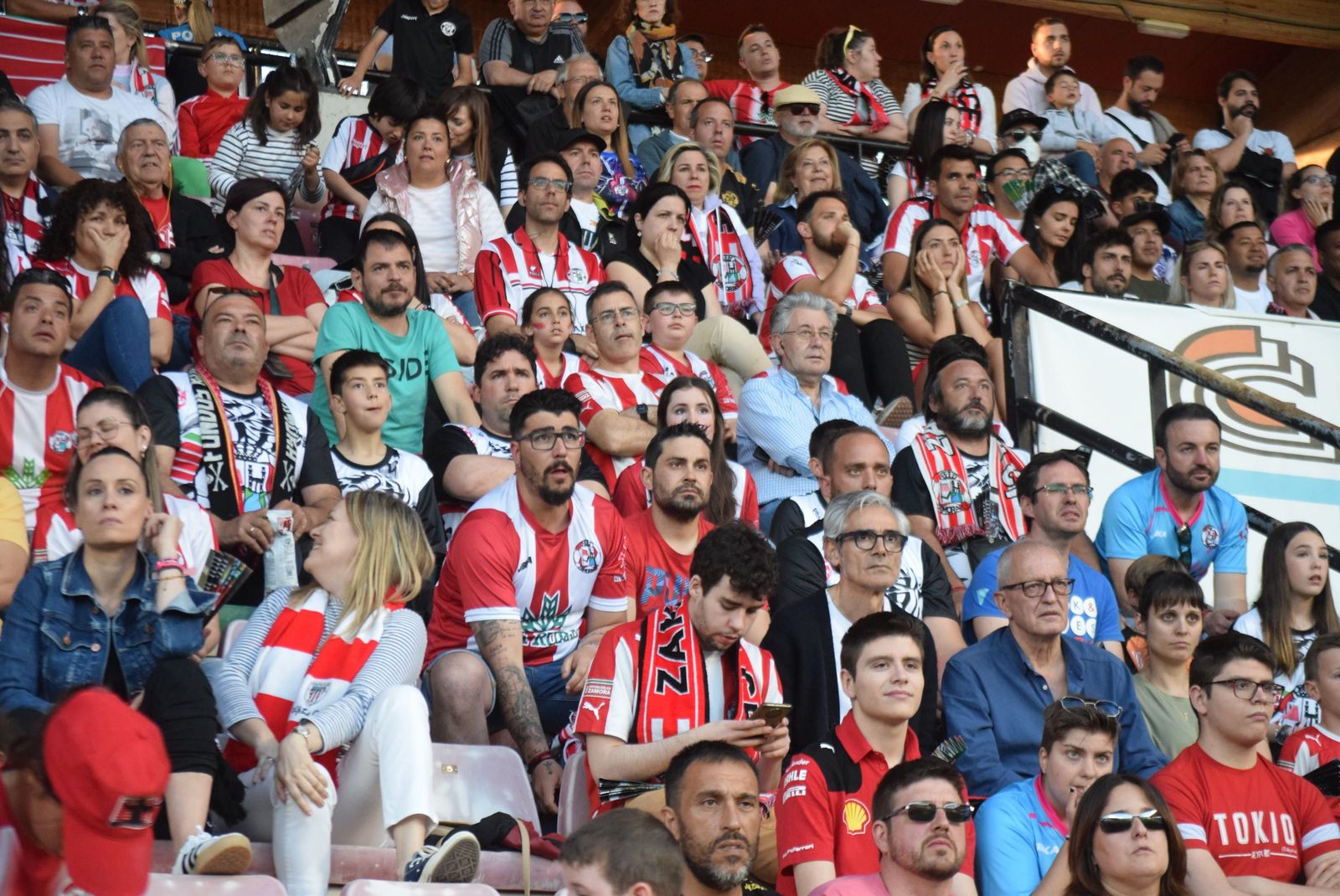 Afición del Zamora CF en un partido. Archivo Afición del Zamora CF en un partido. Archivo