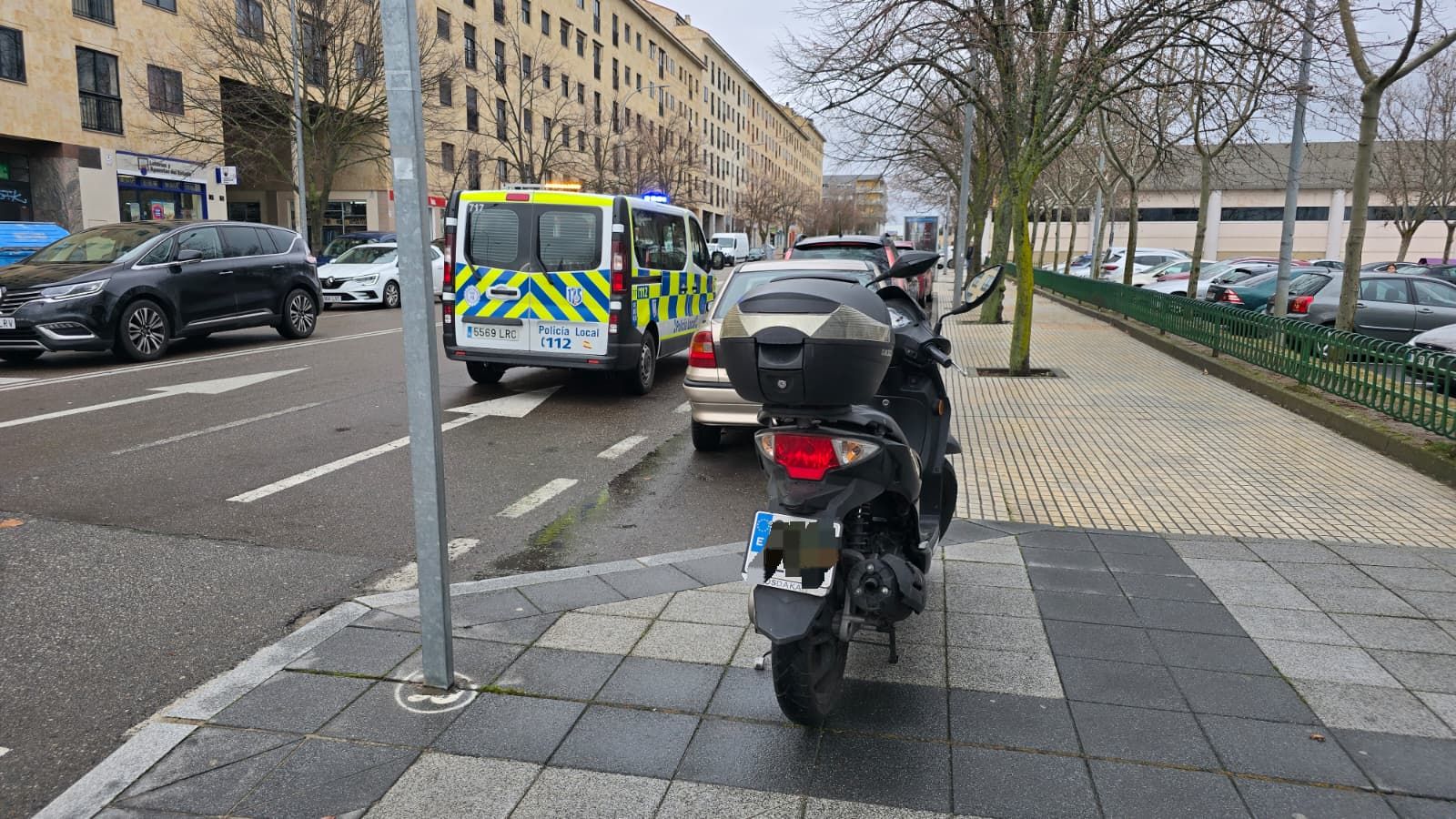 Un motorista herido tras una colisión en la rotonda de El Bierzo con la Avenida de Salamanca