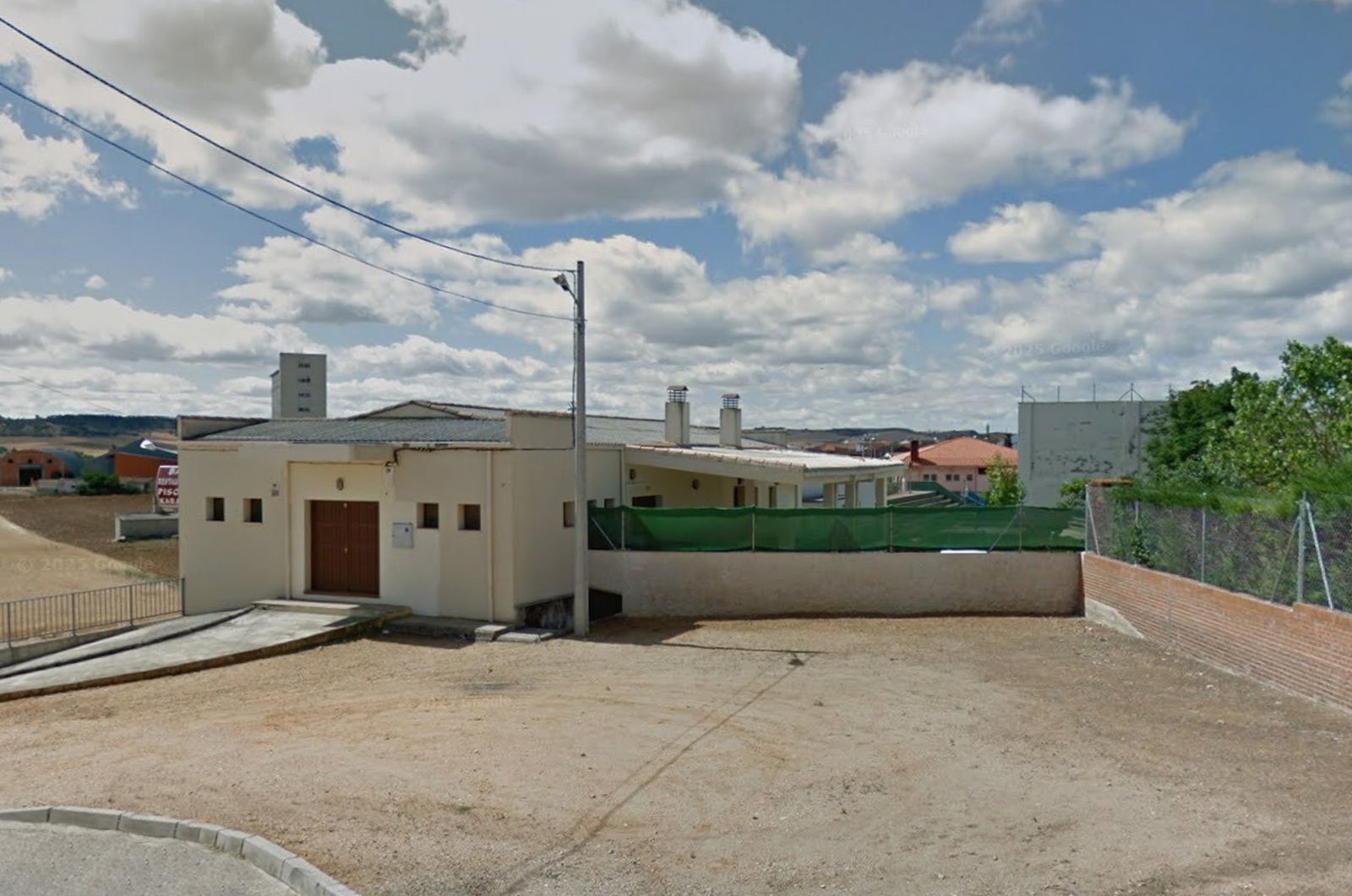 Bar y piscina en Corrales del Vino