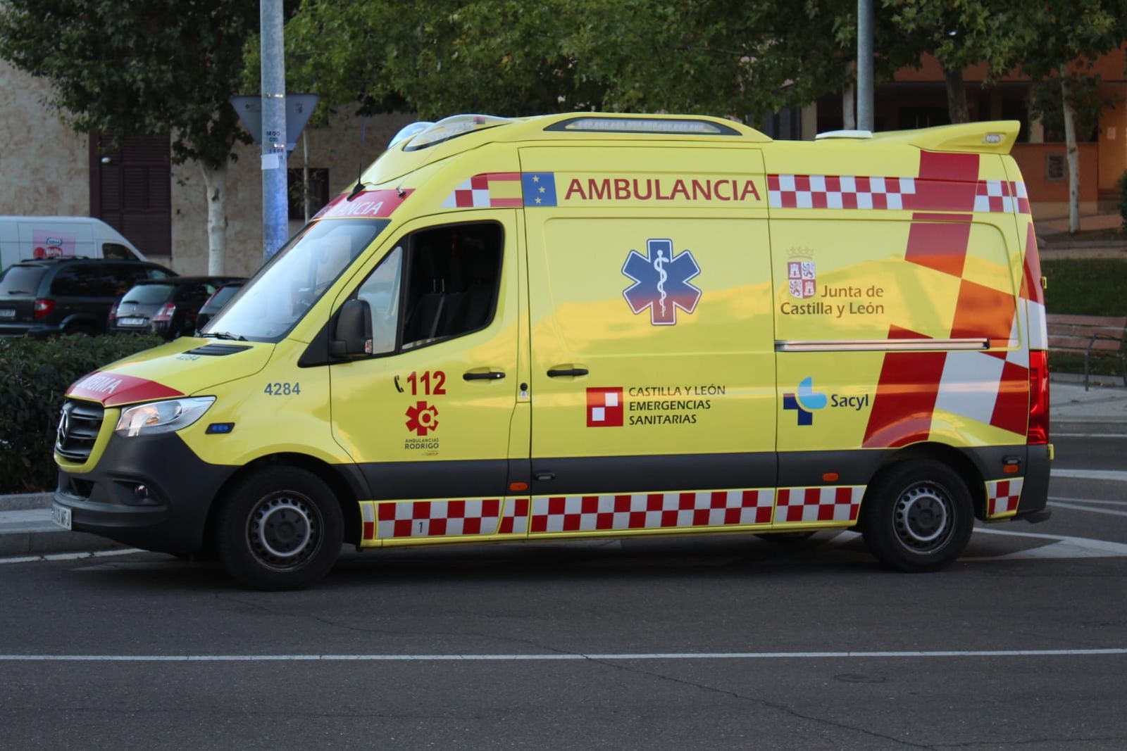 Fotografía de archivo de una ambulancia de soporte vital básico. Foto de archivo