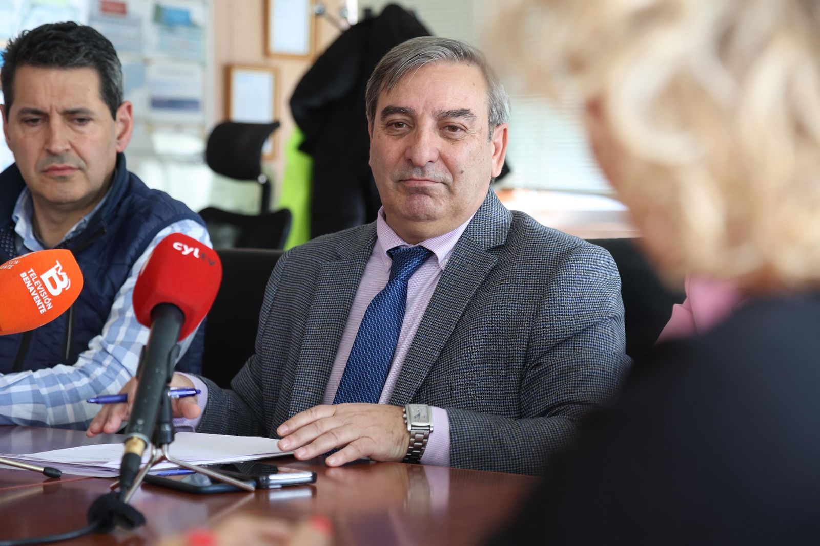 JL Leal / ICAL. El consejero de Movilidad y Transformación Digital, José Luis Sanz, visita el Centro de Transportes de Benavente (Zamora), dentro de la Red de Enclaves CyLoG.
