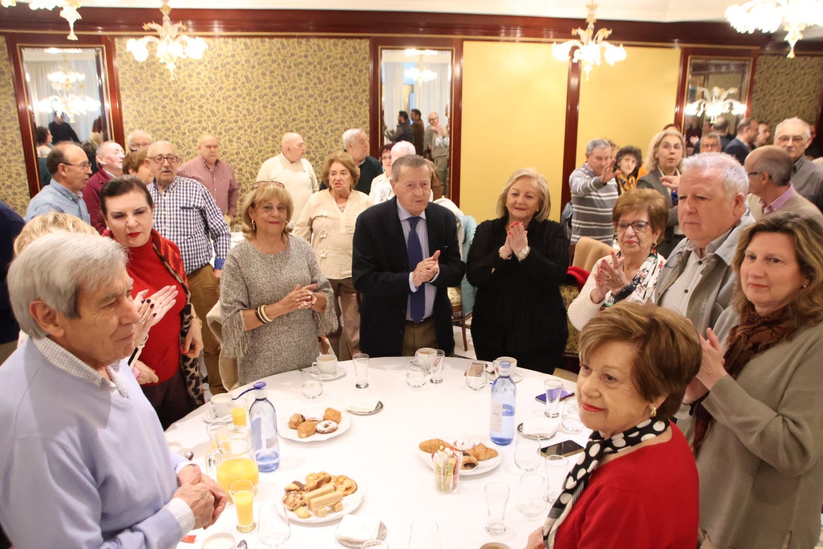 Isabel Blanco y García Carbayo participan en un encuentro con personas mayores de la ciudad