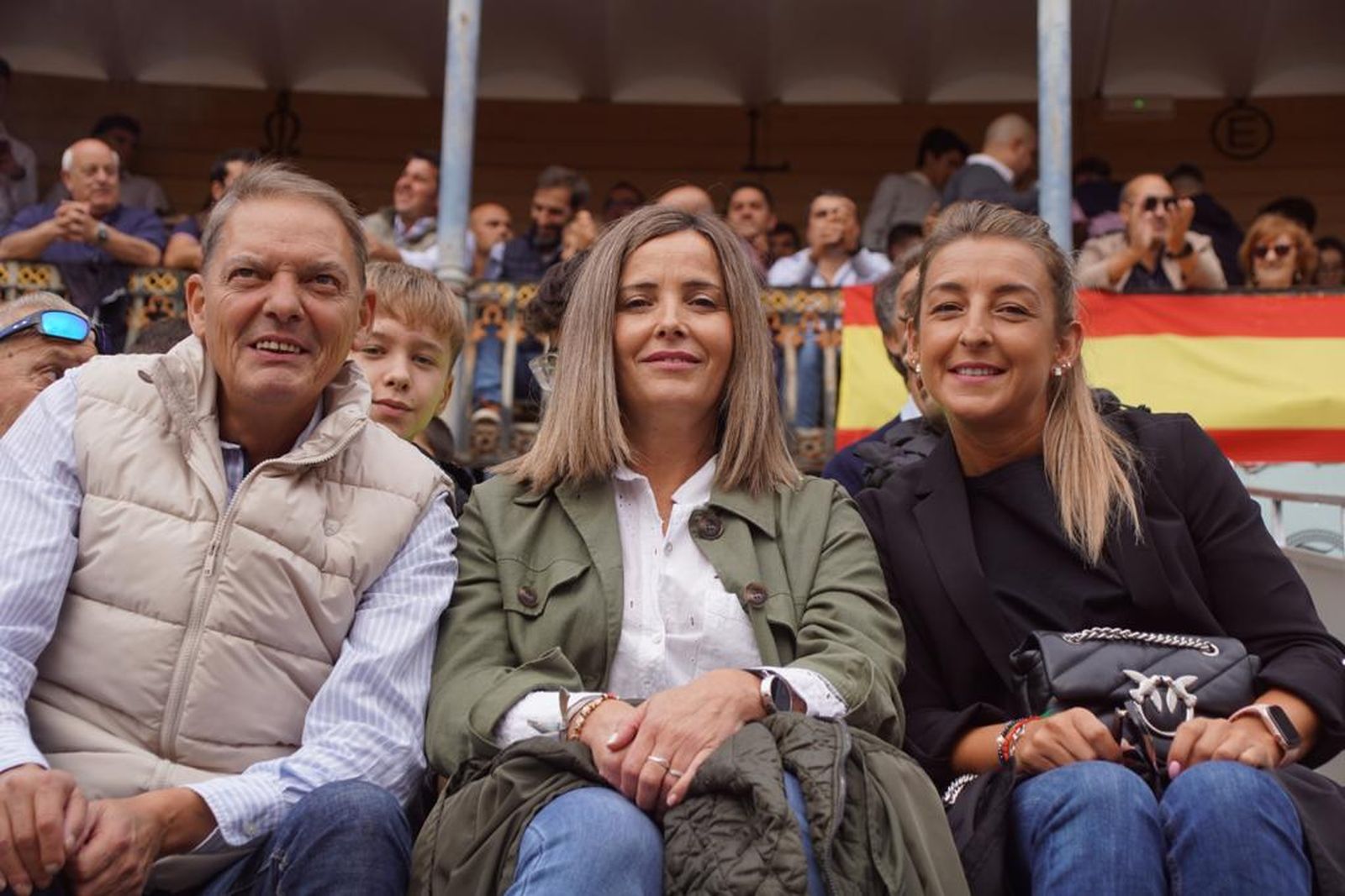 tendidos-de-la-glorieta-durante-la-corrida-de-garcia-y-olga-jimenez-34