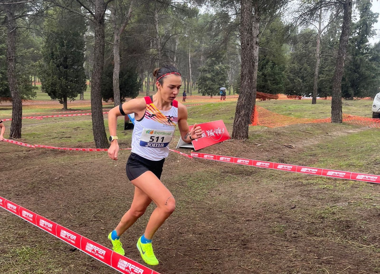 Teresa Herraez, subcampeona de España con el equipo absoluto femenino de Castilla y León en campo a través