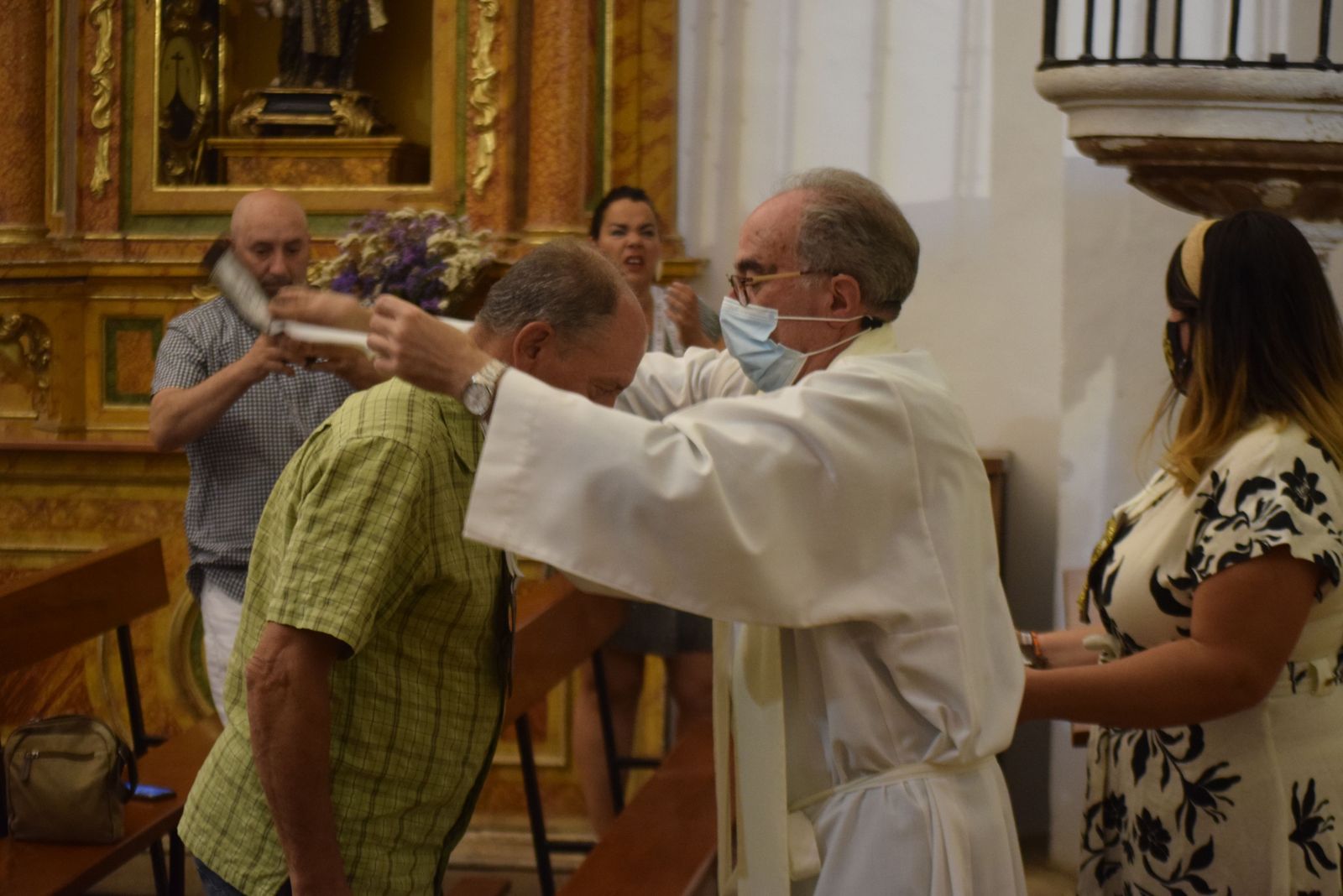 imposicion-de-escapularios-de-la-virgen-del-carmen-11
