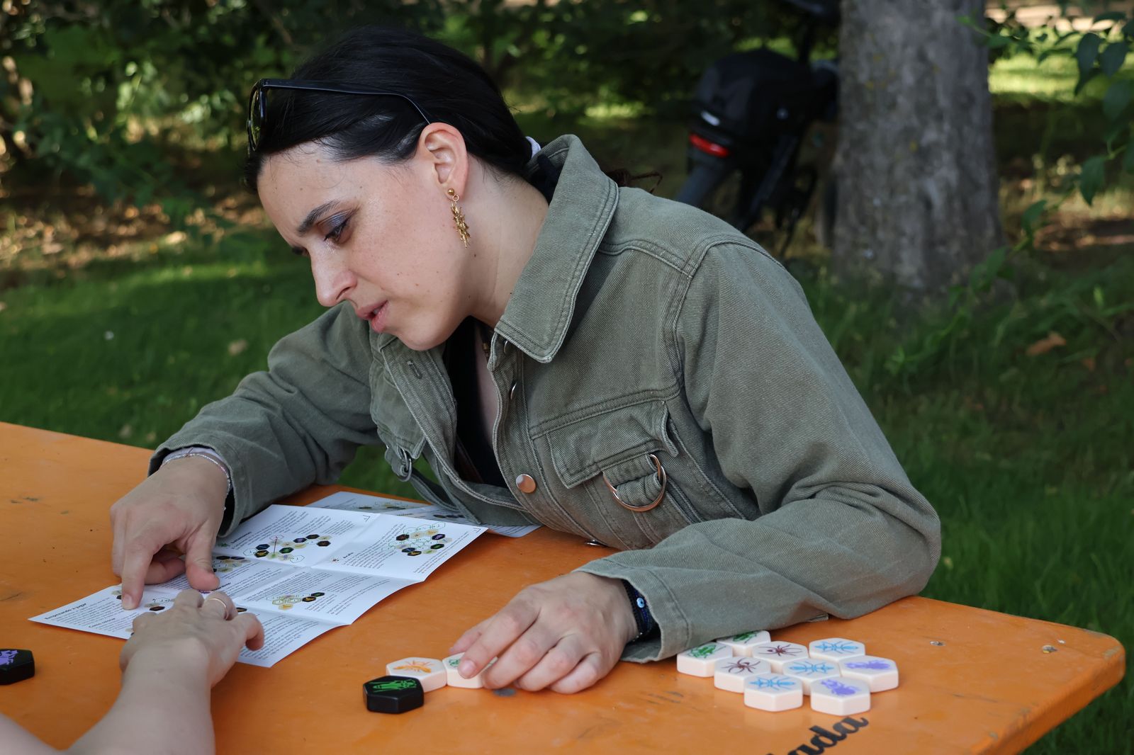 Juegos de mesa en los jardines del Castillo