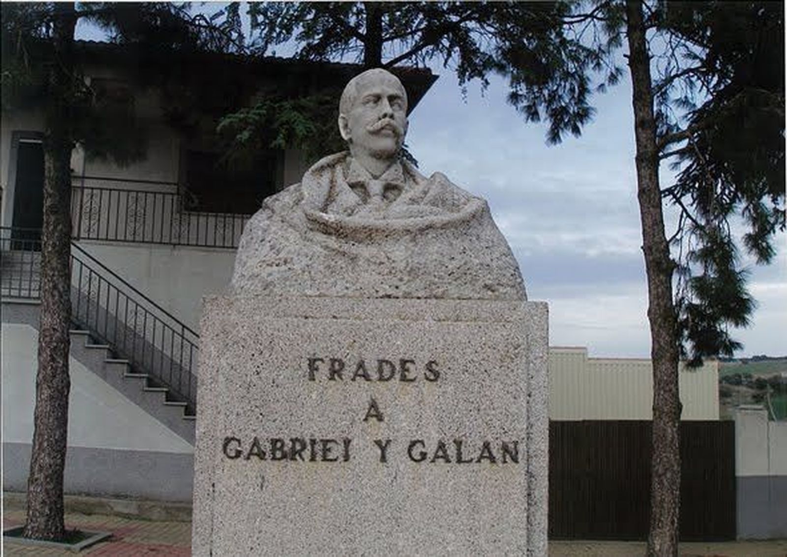 Gabriel y busto