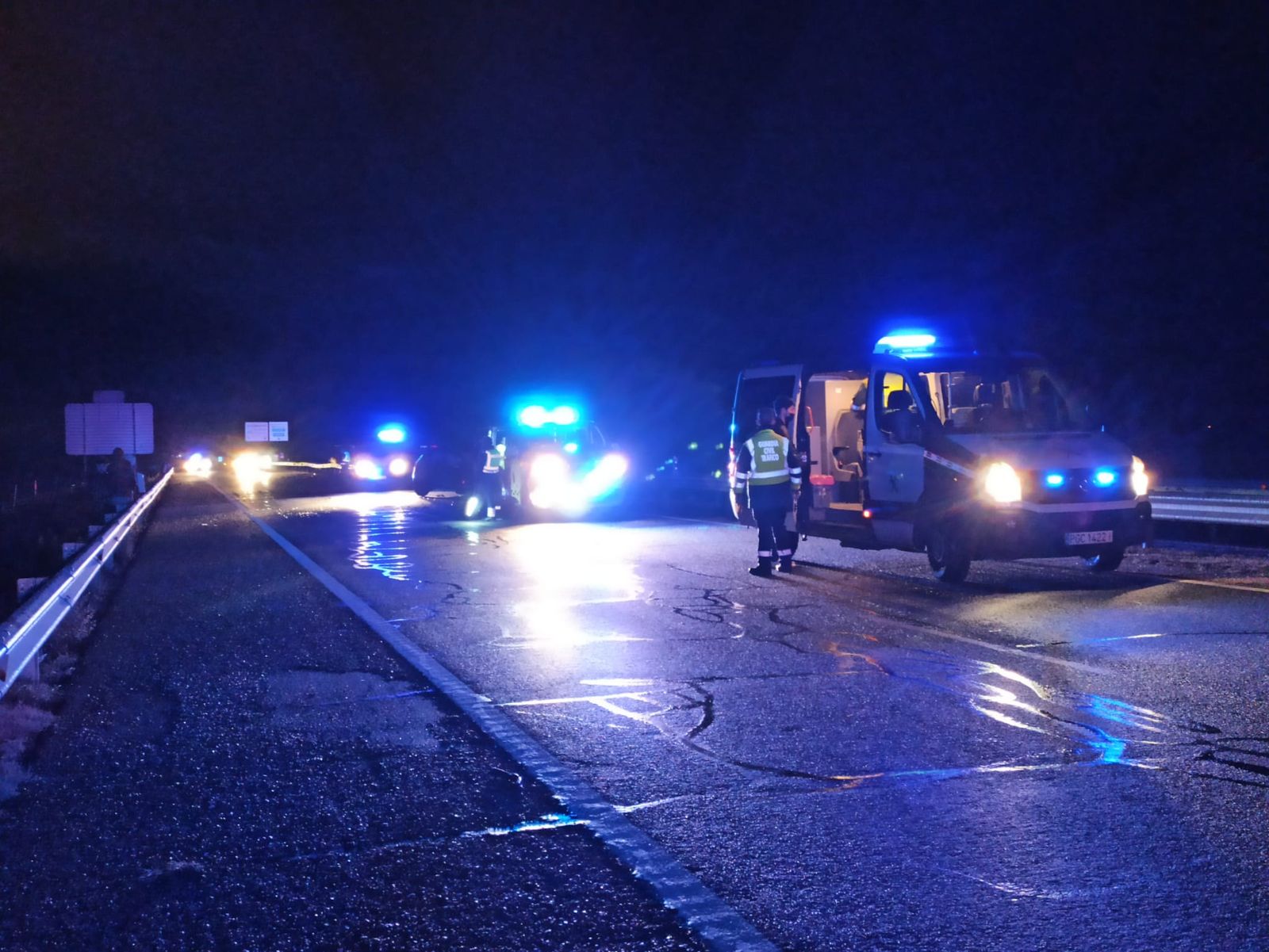 Guardia Civil y Policía Municipal acudían al lugar para regular el tráfico