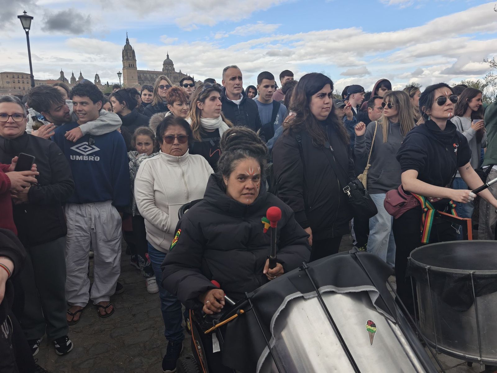 Un multitudinario Lunes de Aguas en Salamanca llena la ribera del Tormes