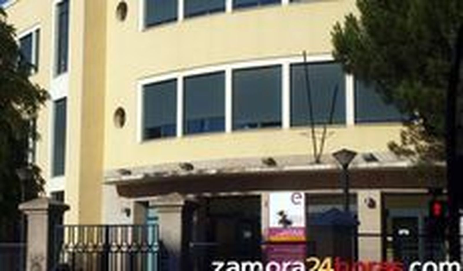 La Escuela de Arte y Superior de Diseño de Zamora se suma a la lucha contra el Cáncer de Mama