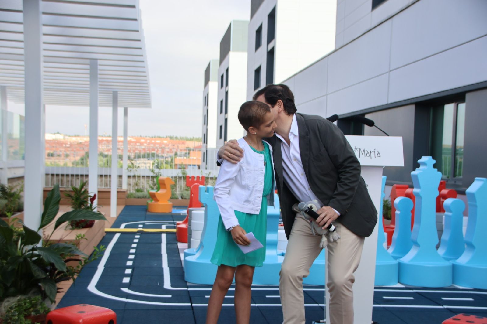 Presentación de la terraza “El Jardín de María”, Hospital Universitario de Salamanca