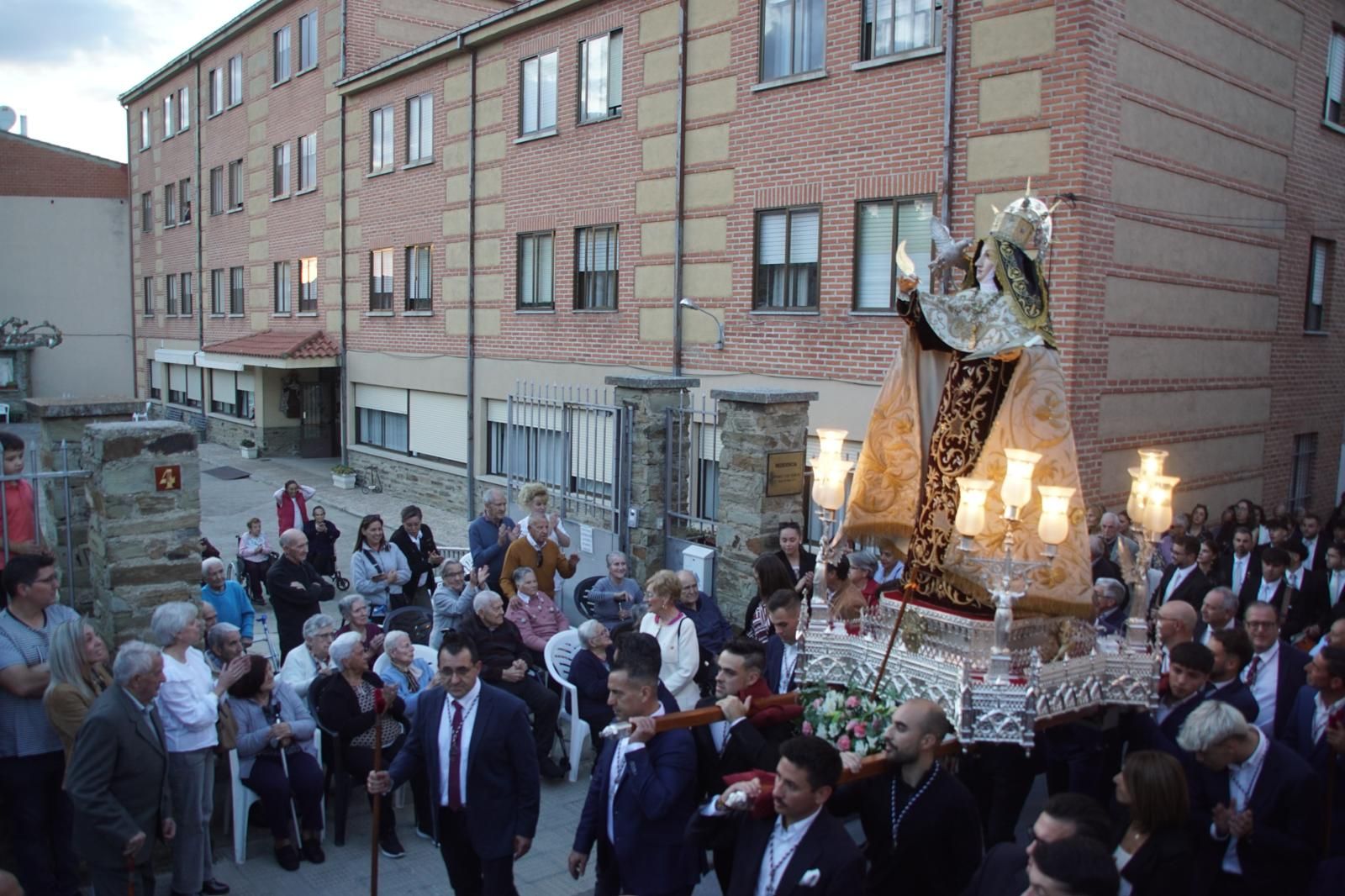 Procesión de Santa Teresa en Alba 2025 (55).jpeg