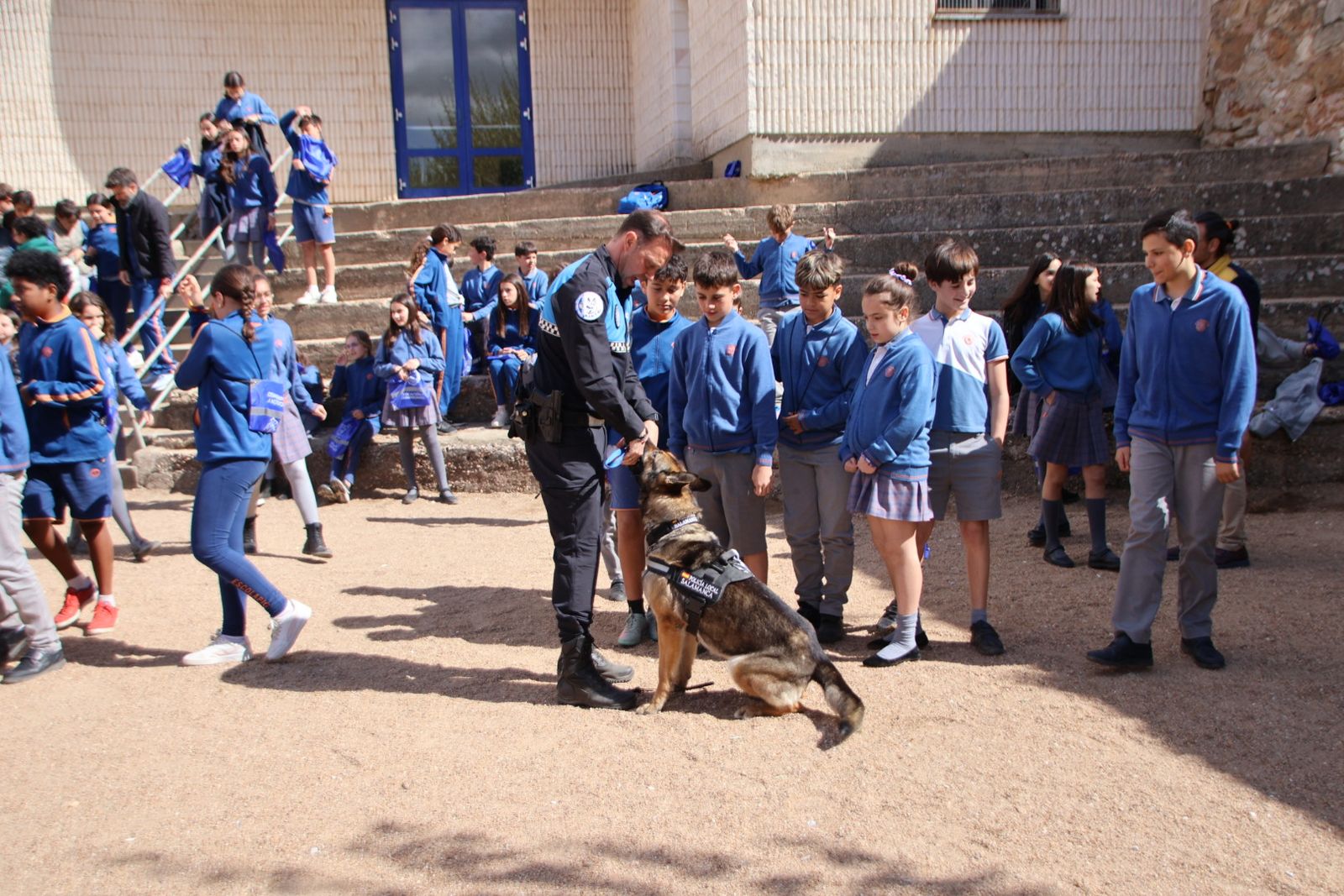 Reportaje perros Policía Local "semillas de conciencia"