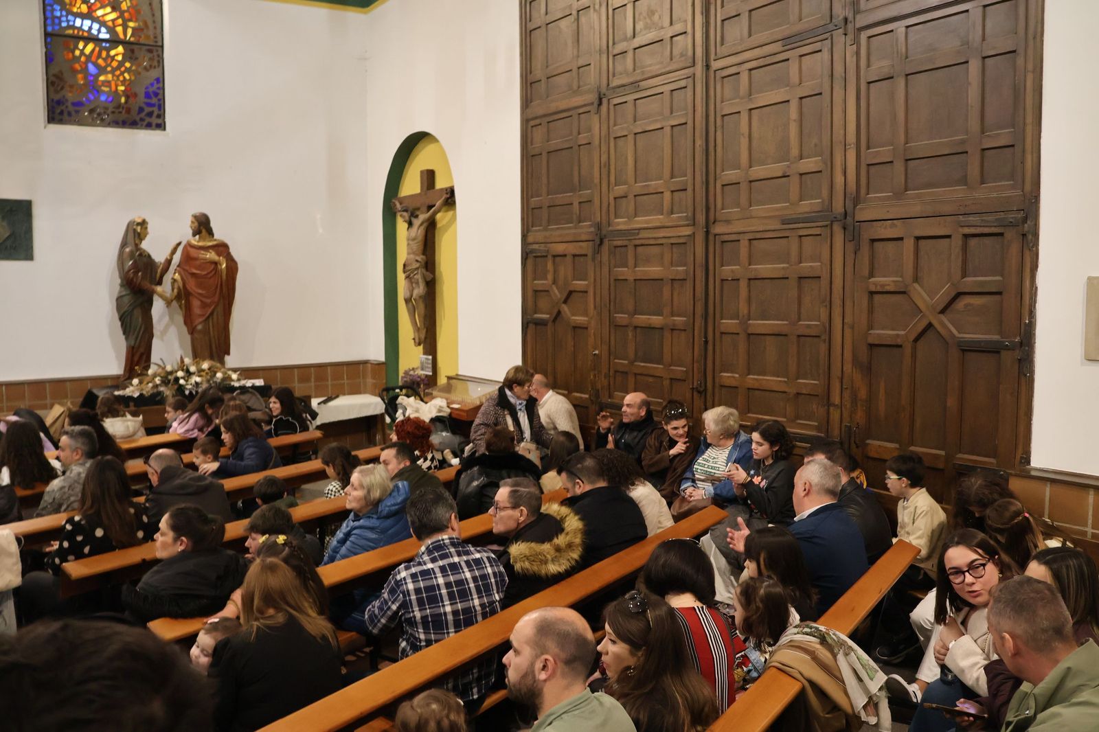 Entrada de nuevos hermanos de la Hermandad de Jesús en Su Tercera Caída (41).JPG