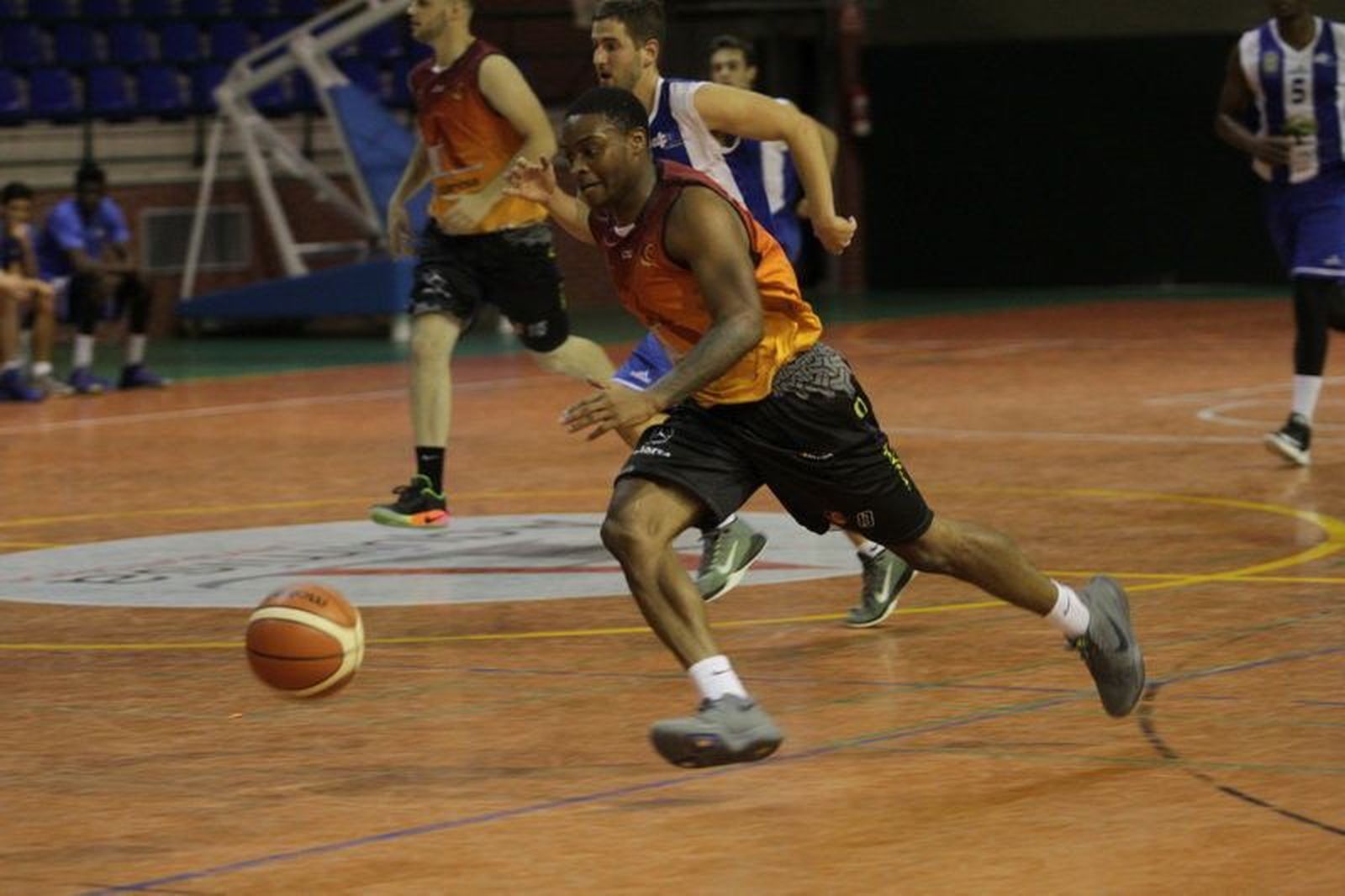 El Aquimisa Carbajosa inicia su andadura en EBA con una victoria ante Leyma Natura