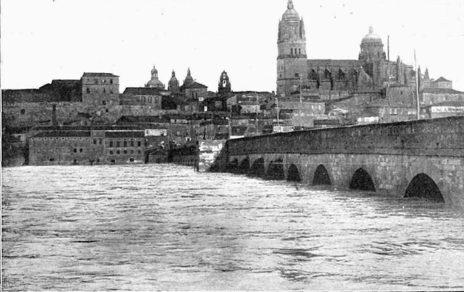 Riada el 21 de diciembre de 1909. Foto de Gombau publicada en el semanario Nuevo Mundo