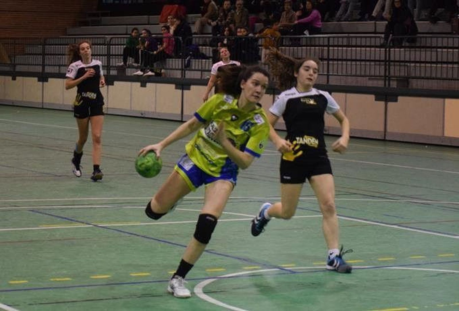 El Raza Sayaguesa regresa a la competición con victoria (30-25)