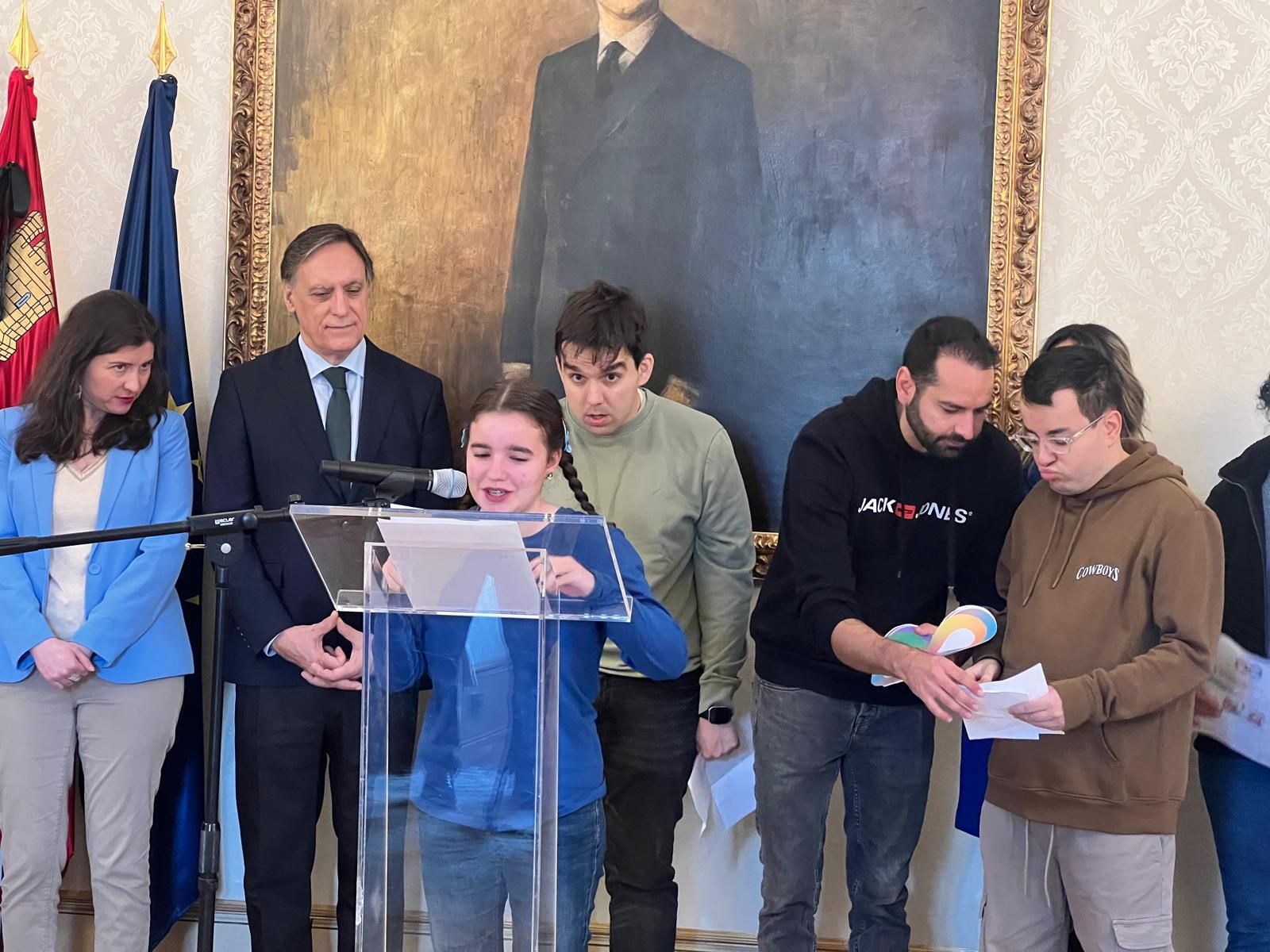 personas-con-tea-visitan-el-ayuntamiento-de-salamanca-en-el-dia-mundial-de-concienciacion-sobre-el-autismo-11