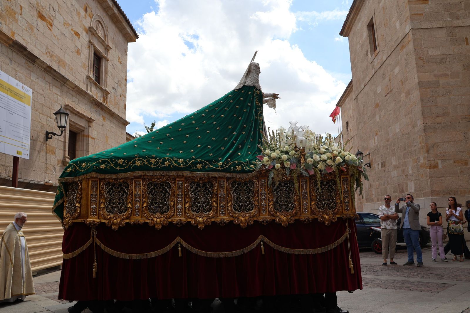 Procesión extraordinaria de la Virgen de La Esperanza