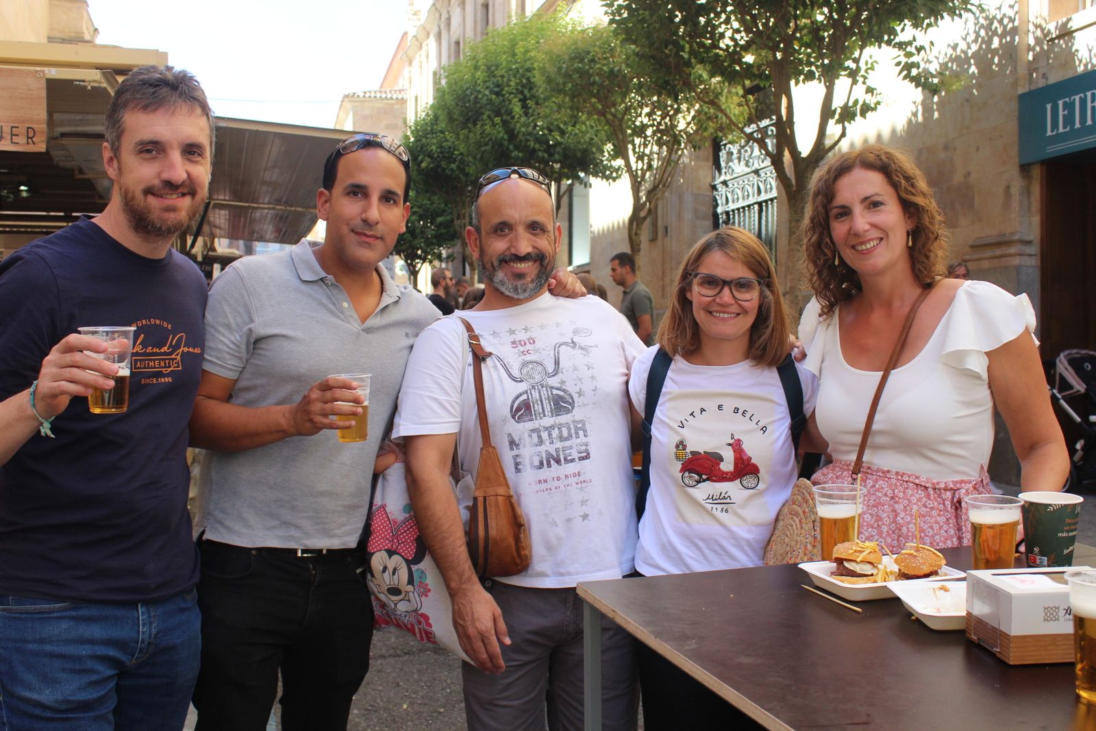 Ambiente en la Feria de Día en el mediodía de este viernes