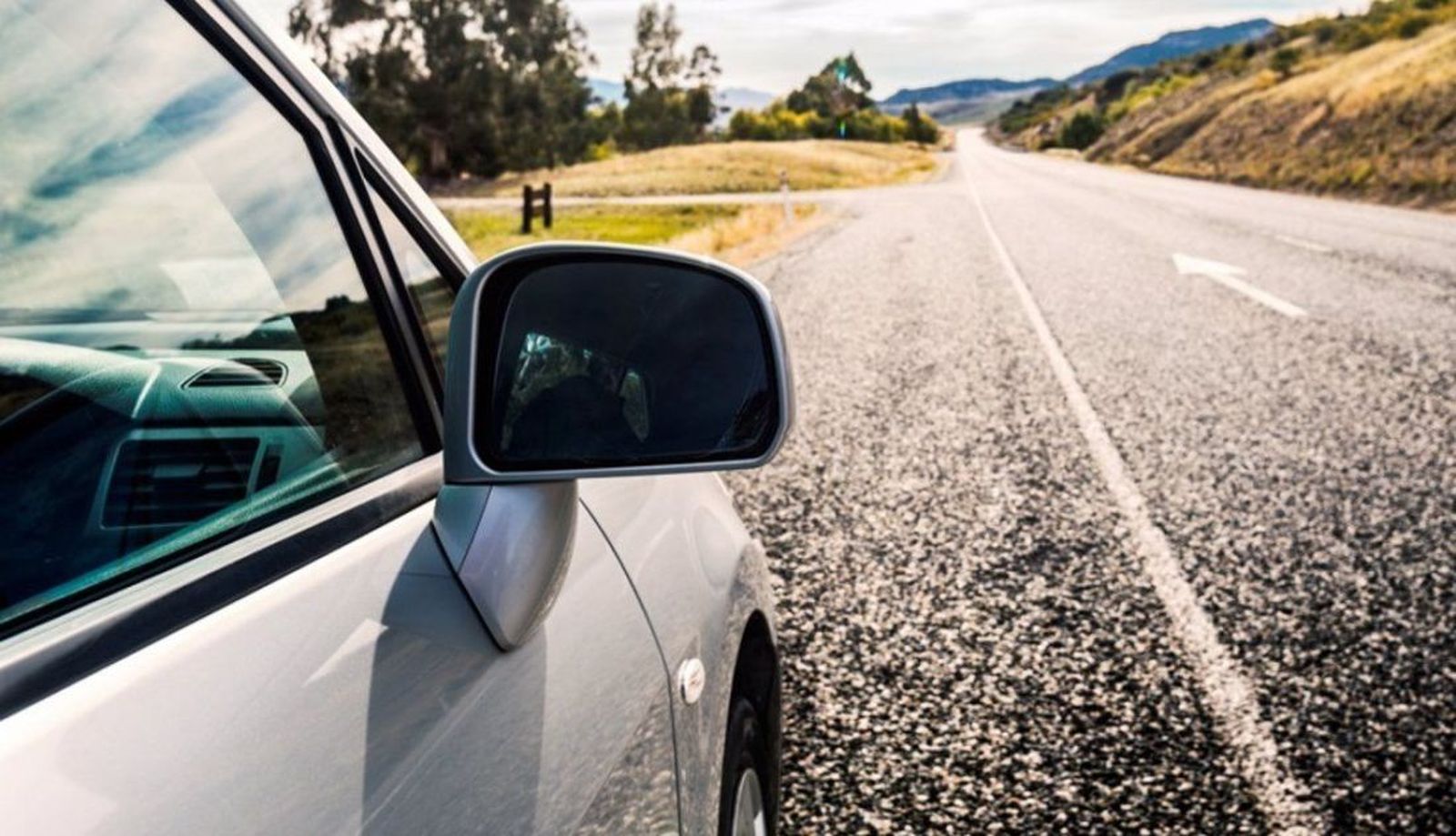 Coche de segunda mano en carretera  Fotografía EP