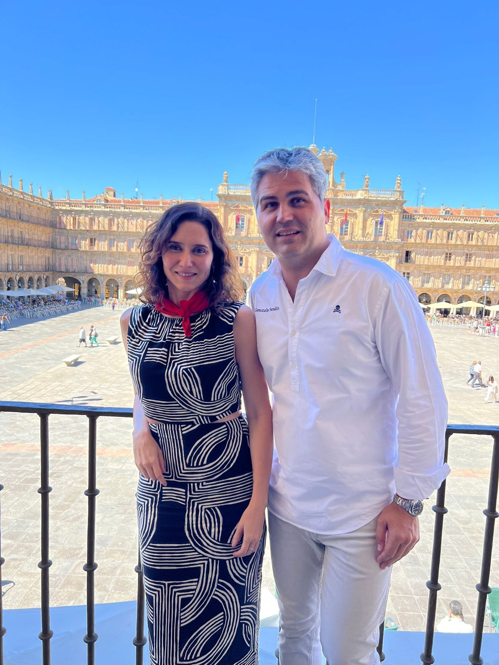 feijoo-presidentes-y-cargos-autonomicos-del-pp-disfrutan-de-la-gastronomia-salmantina-en-las-tapas-de-gonzalo-2