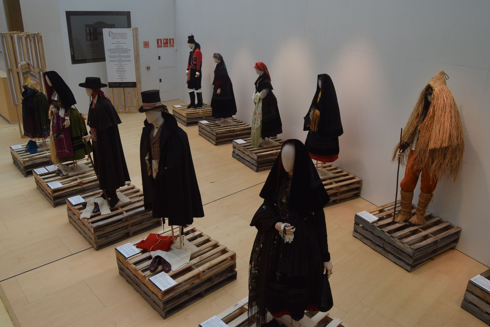 exposicion-de-trajes-regionales-grande-halago-4