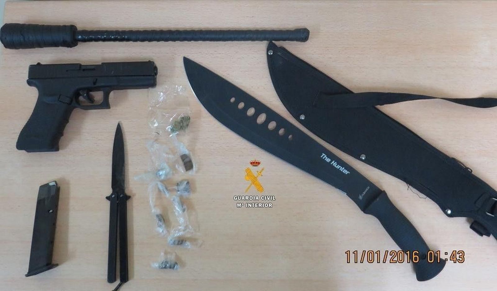 Tres detenidos por atracar a peatones con una pistola y navajas en Peñaranda