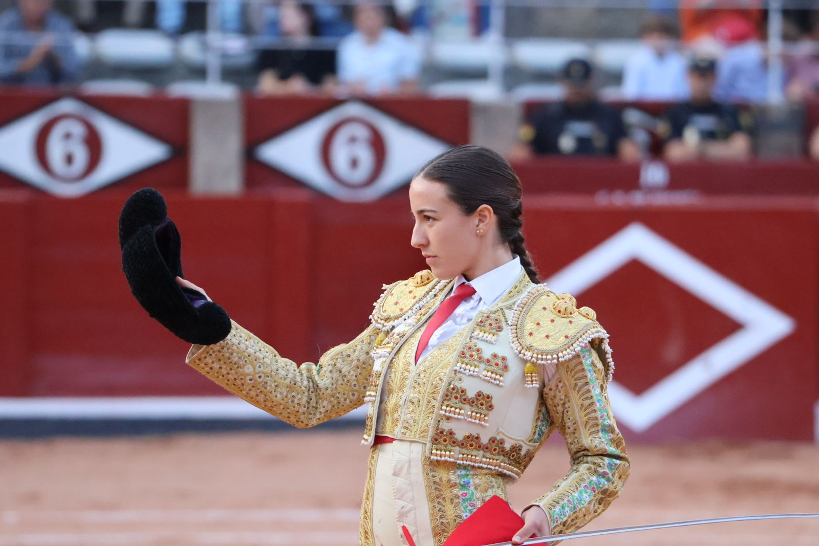 La Glorieta revive el aroma de la feria taurina con el primer festejo: Lea Vicens, Raquel Martín y Olga Casado
