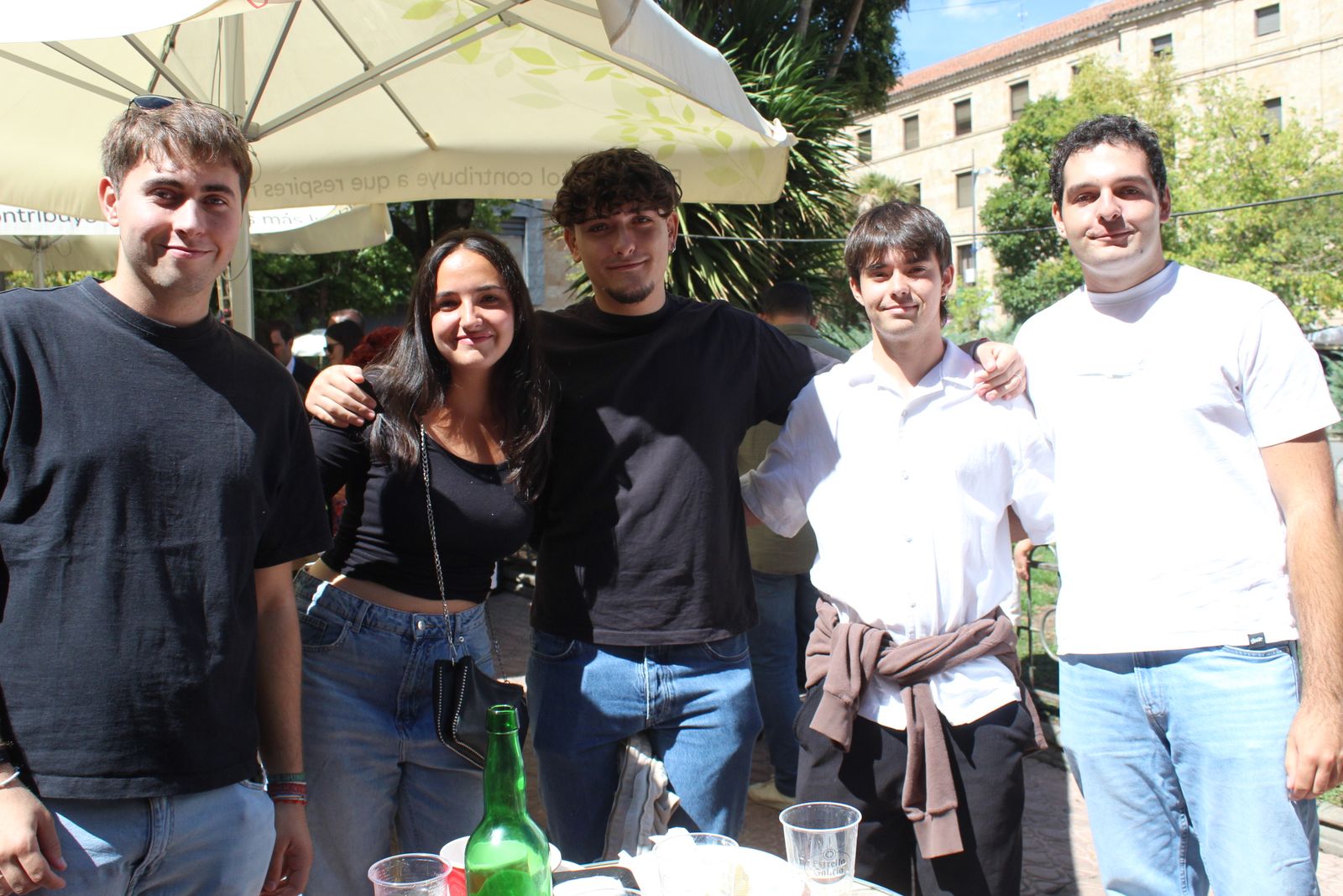 Ambiente en la Feria de Día en el mediodía de este