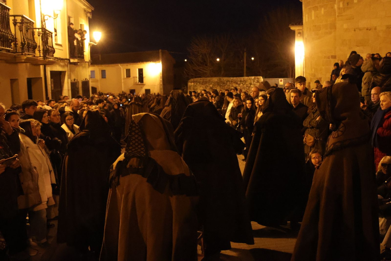 GALERÍA | Revive en imágenes la procesión de las Capas Pardas