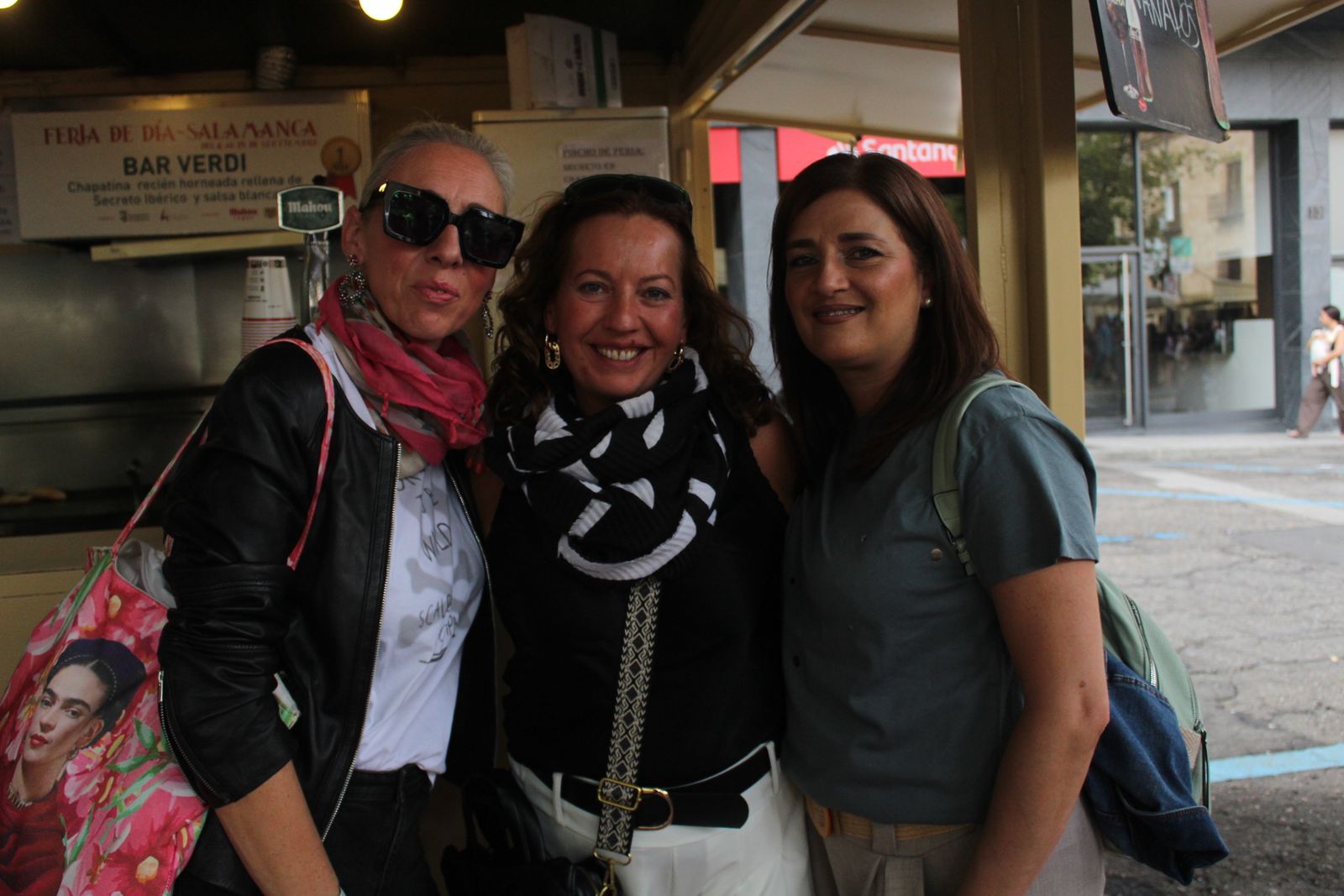 Ambiente en la Feria de Día en el mediodía de este domingo