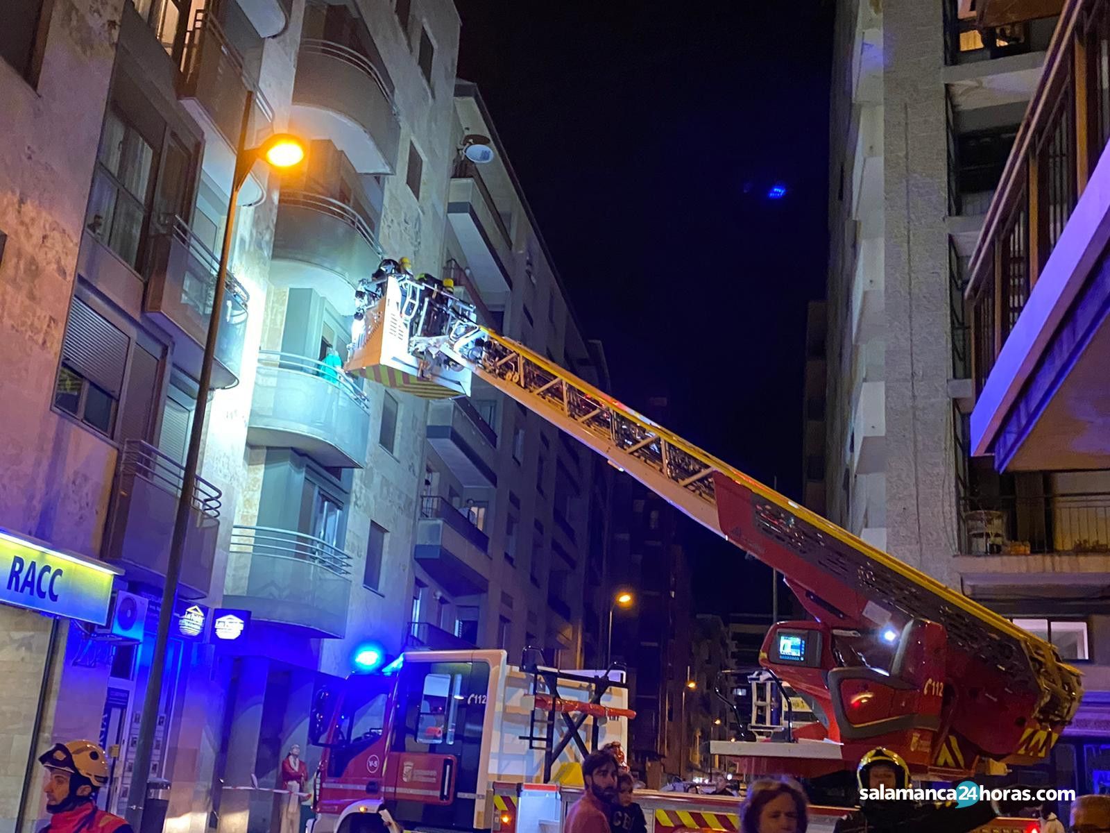 Bomberos calle de Rodríguez Fabrés (10 3 2020) (8)