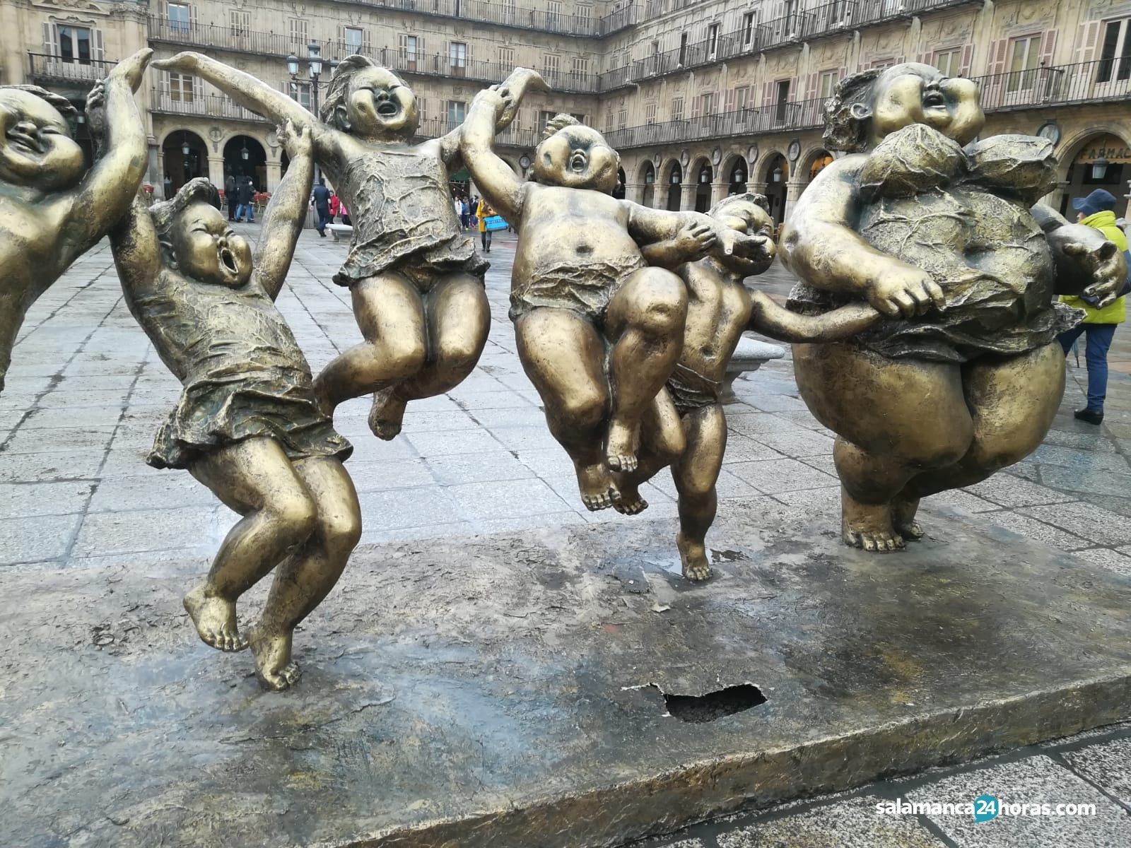 Escultura china dañada 2020 3