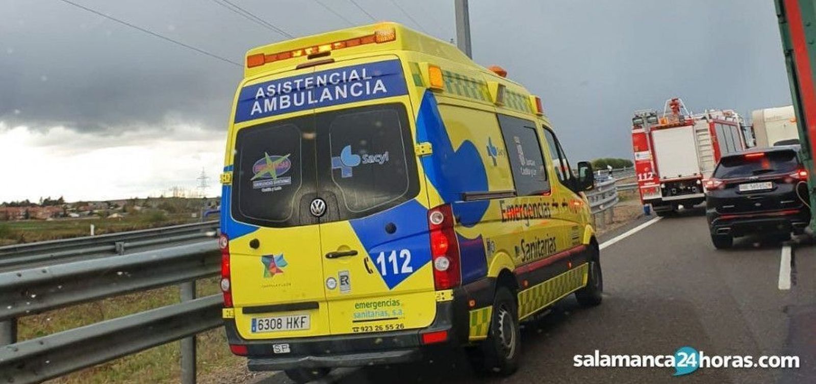 Herido un motorista en Santibáñez de la Sierra al colisionar lateralmente con un turismo
