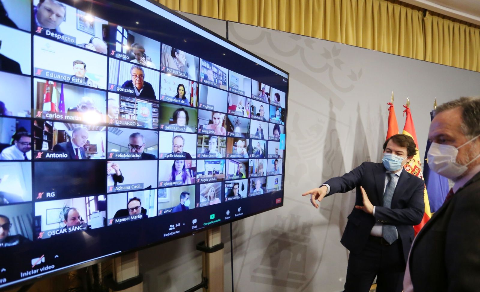 El presidente de la Junta, Alfonso Fernández Mañueco, celebra una reunión telemática con empresarios de la Comunidad sobre la puesta en marcha de los Fondos de nueva generación de la UE. | FOTO: ICAL