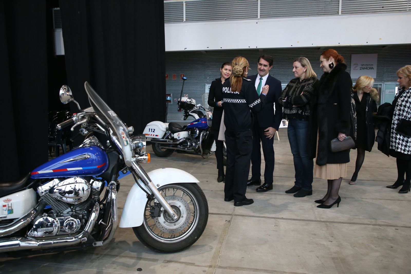 El consejero de Medio Ambiente, Vivienda y Ordenación del Territorio, Juan Carlos Suárez-Quiñones, junto con la consejera de Familia e Igualdad de Oportunidades, Isabel Blanco, inaugura el II Congreso Autonómico de Coordinación de Policía Local en Castilla y León.