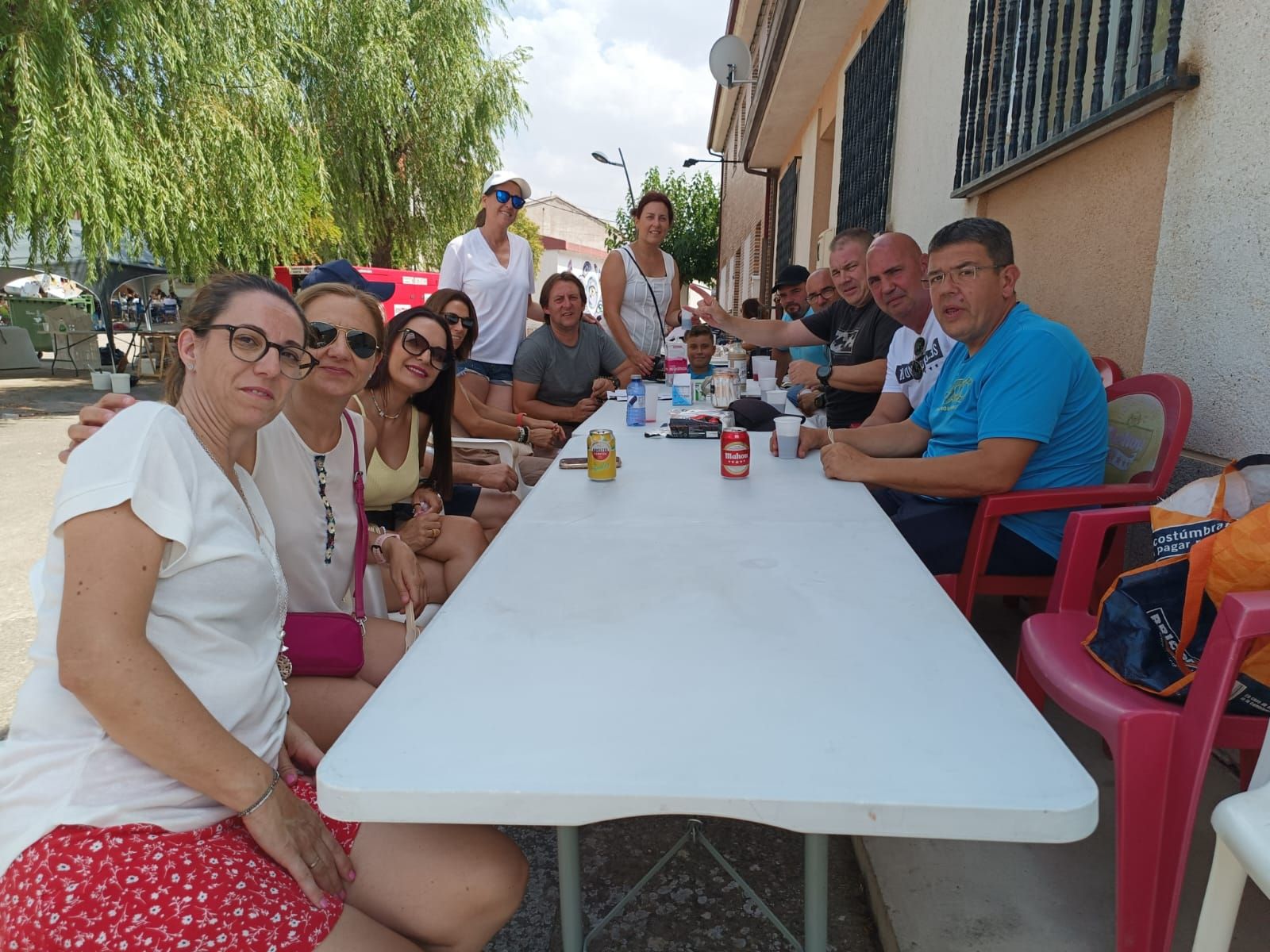 Auto locos y reparto de huevos rotos en las fiestas de San Lorenzo en Rollán