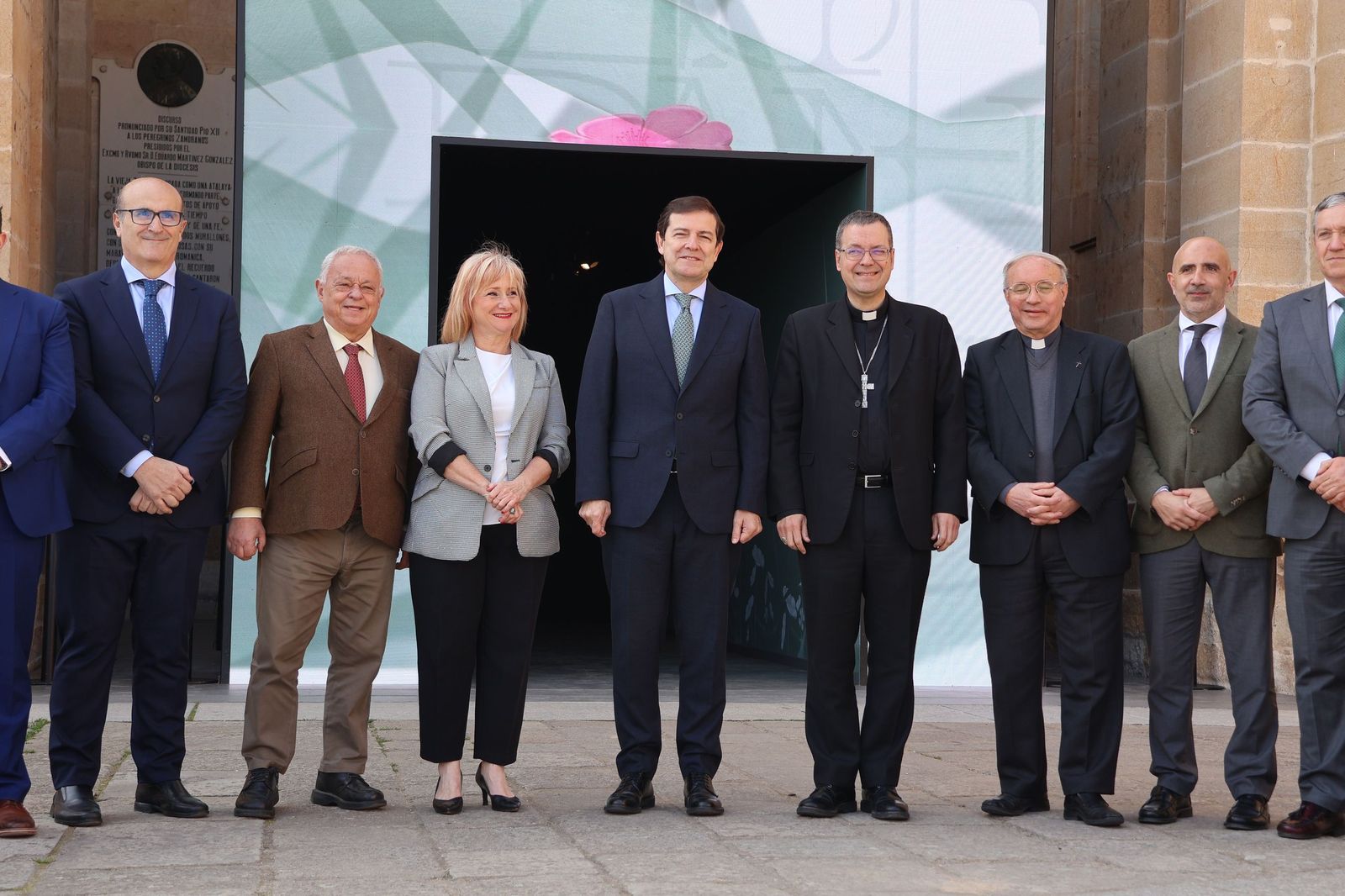 GALERÍA | La visita de Alfonso Fernández Mañueco a la Catedral de Zamora, en imágenes