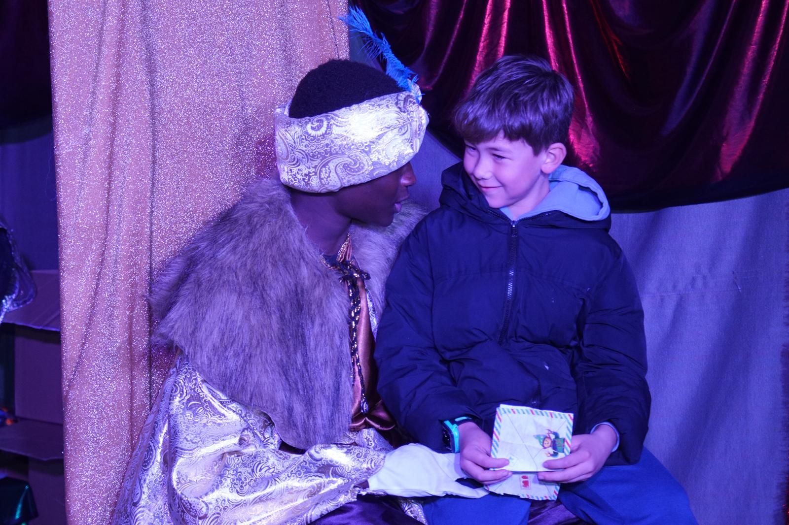Los Reyes Magos reciben las cartas de los niños de El Encinar