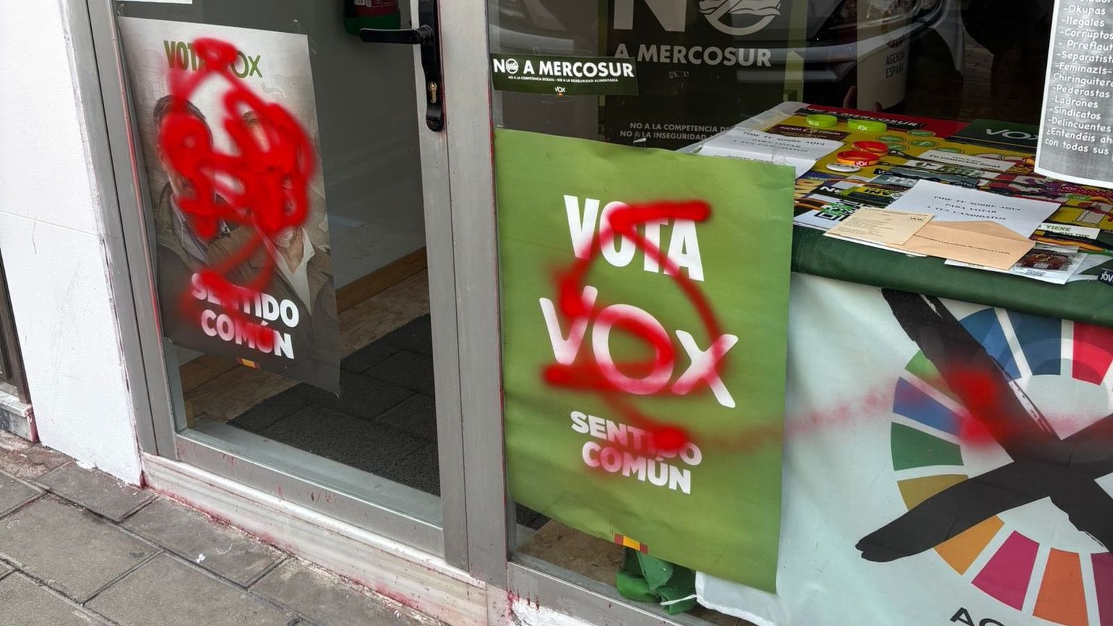 Imagen de la sede vandalizada