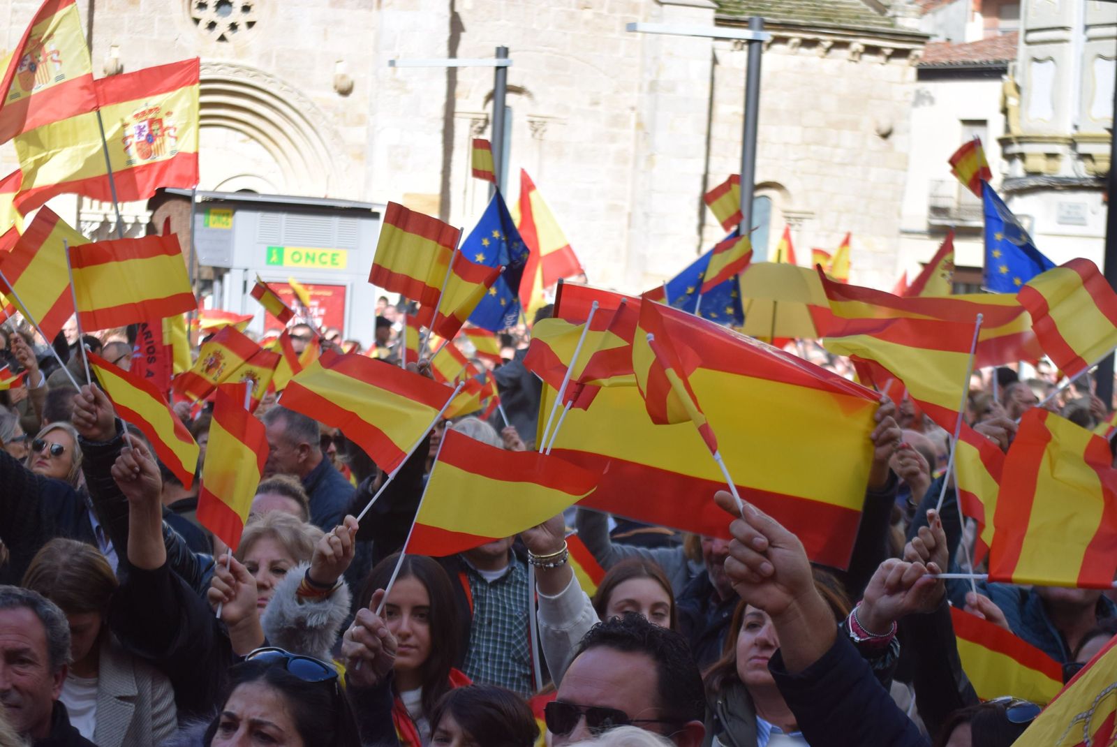 concentracion-del-pp-contra-la-amnistia-44