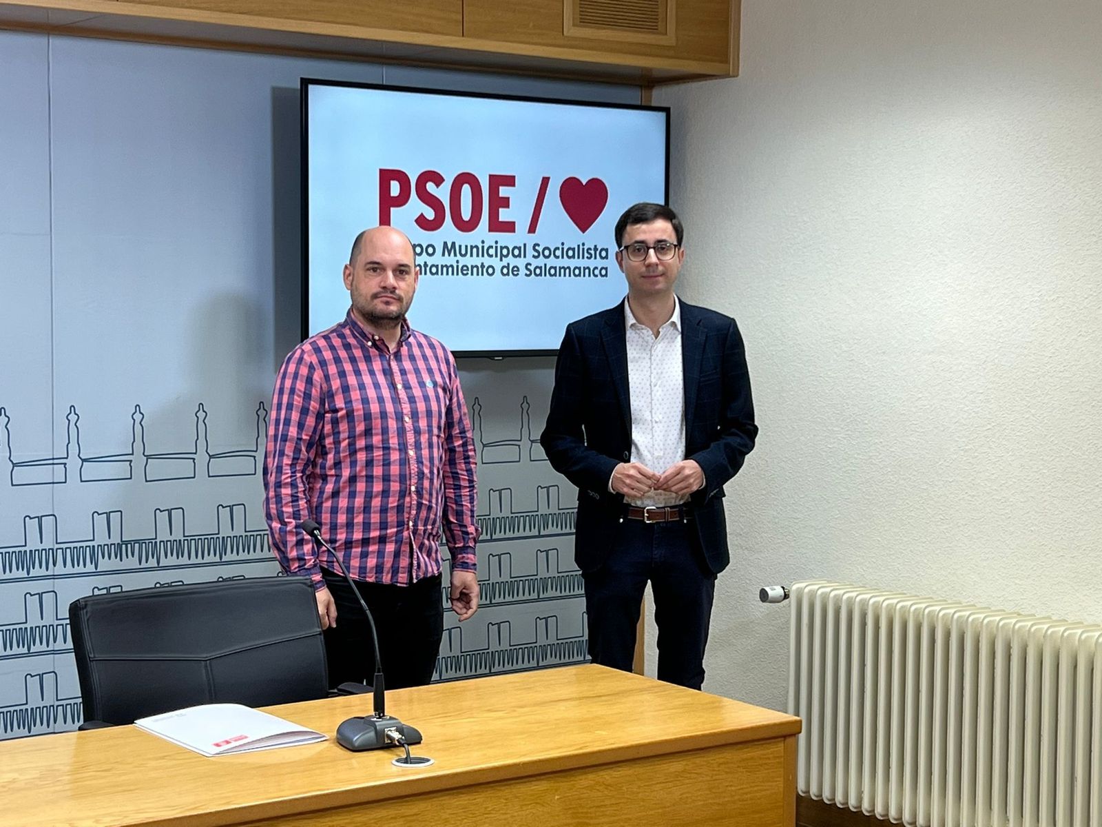 José Luis Mateos y Chema Collados, en la sala de prensa del Ayuntamiento