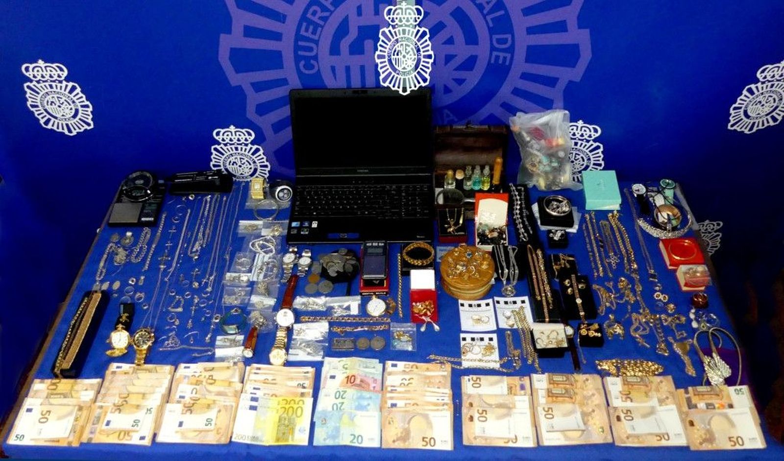 JOYAS RECEPTACION. PRENSA