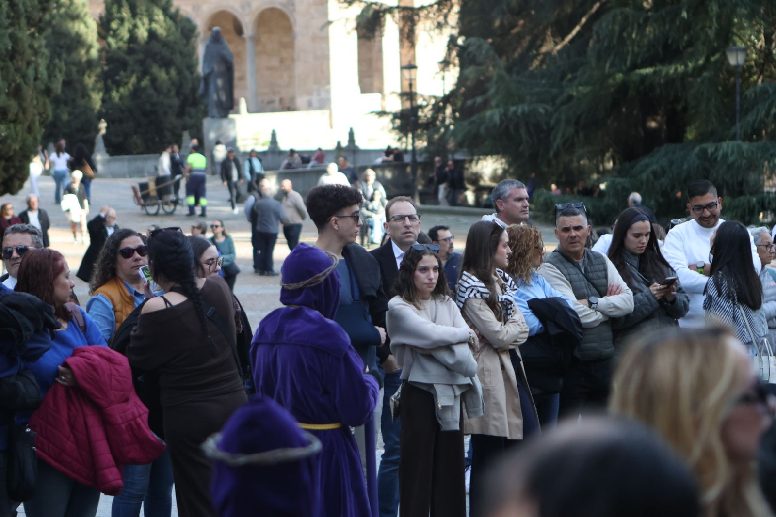 Jesús Rescatado procesiona en Salamanca con su nueva túnica y la atenta mirada de cientos de fieles