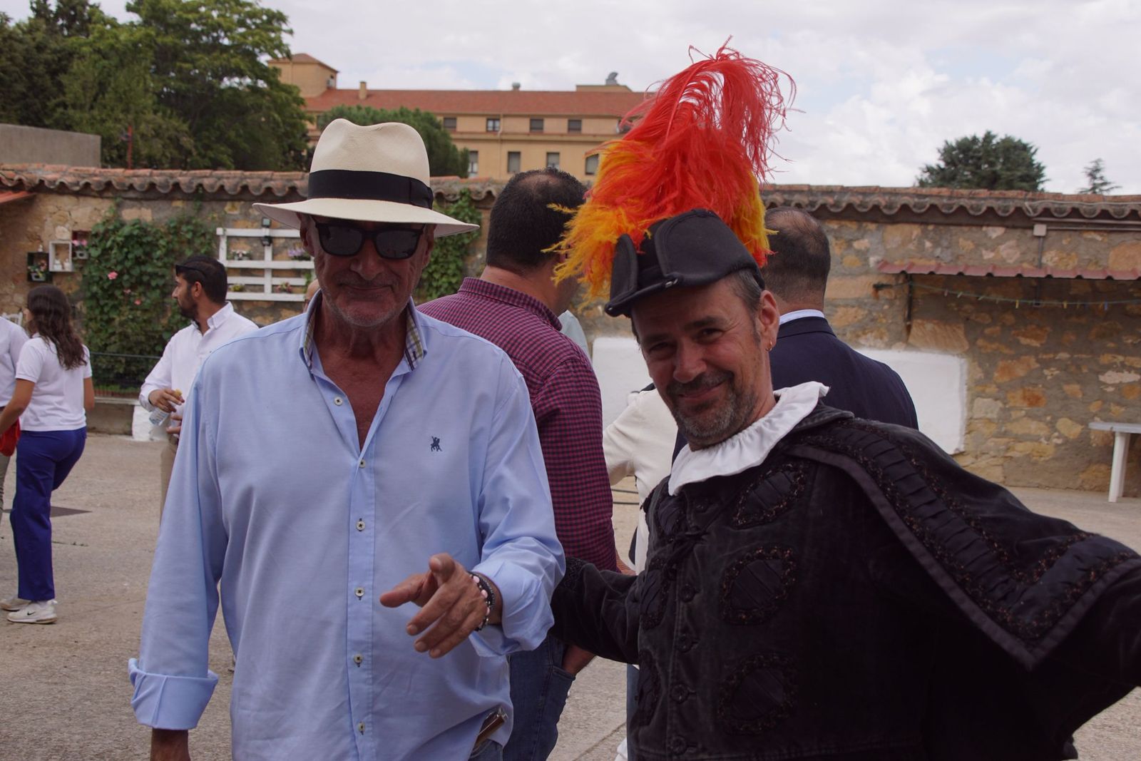 Gran ambiente en La Glorieta para la tarde de toros de Morante de la Puebla, Ismael Martín y Marco Pérez