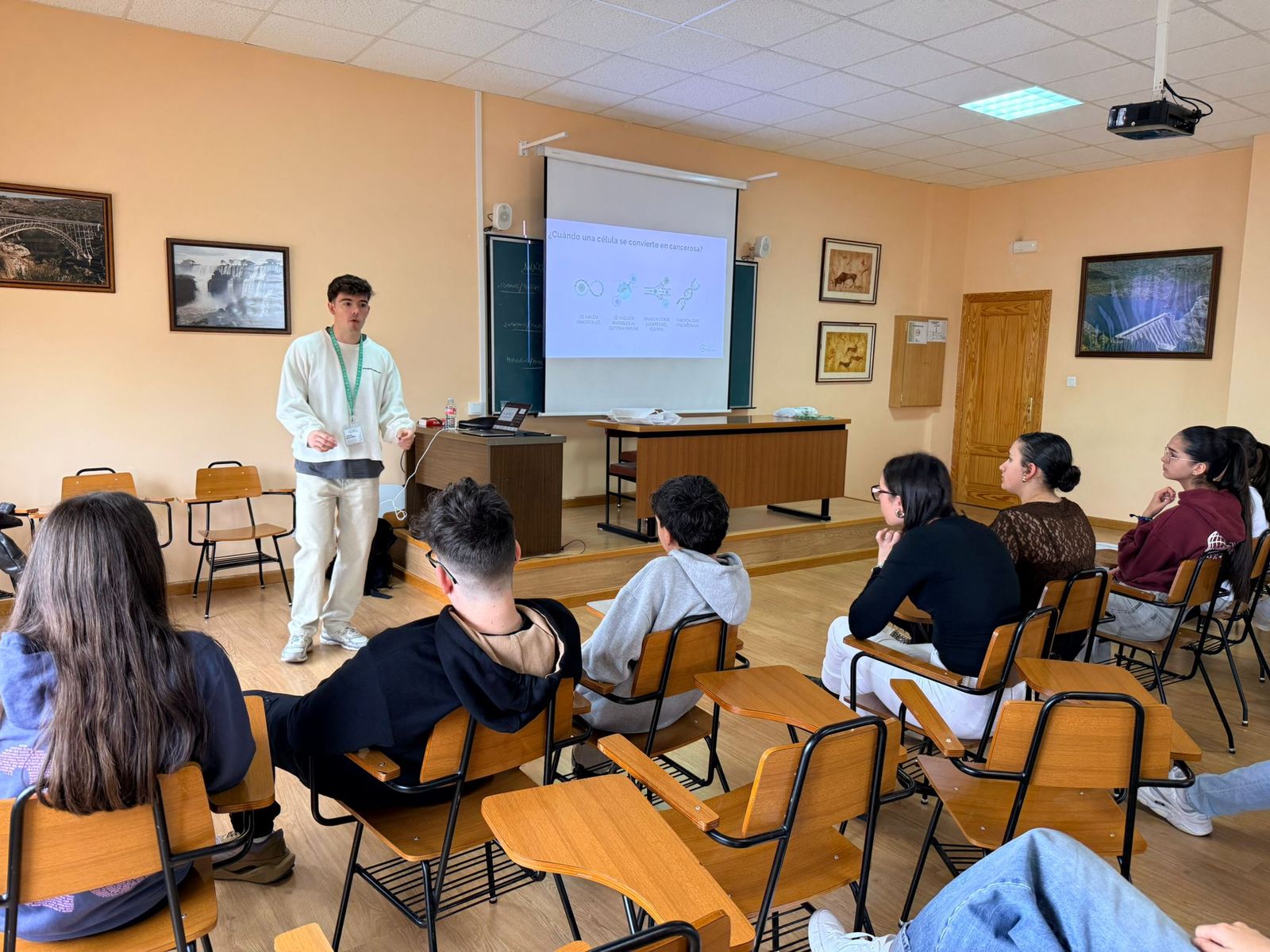 Charlas de la AECC en centros educativos de Benavente